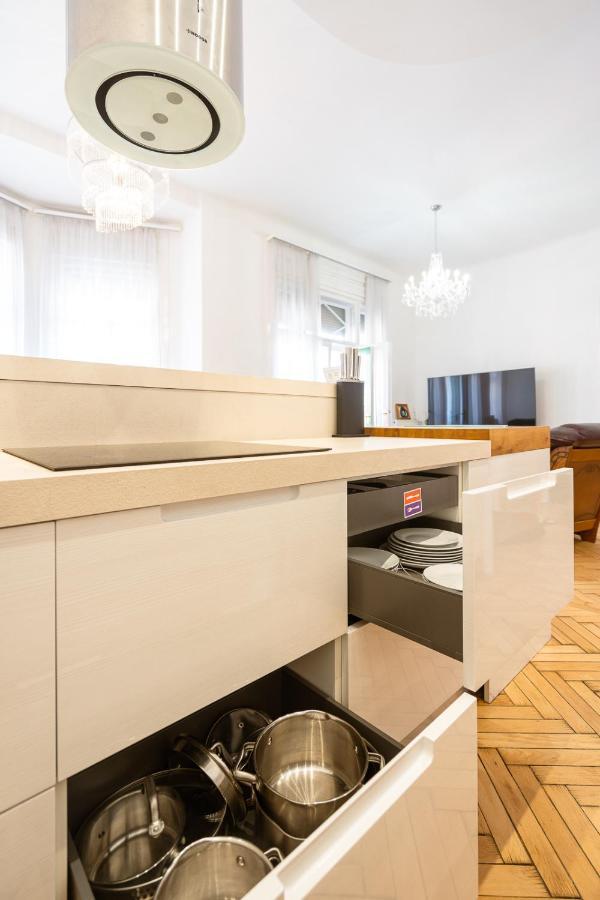 Garys Bright And Spacious Two Bedroom Flat Near Danube Budapest Kültér fotó