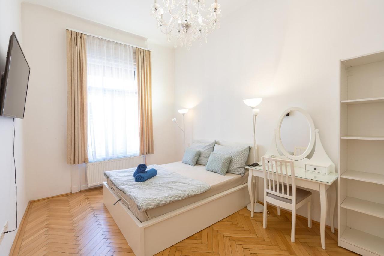 Garys Bright And Spacious Two Bedroom Flat Near Danube Budapest Kültér fotó