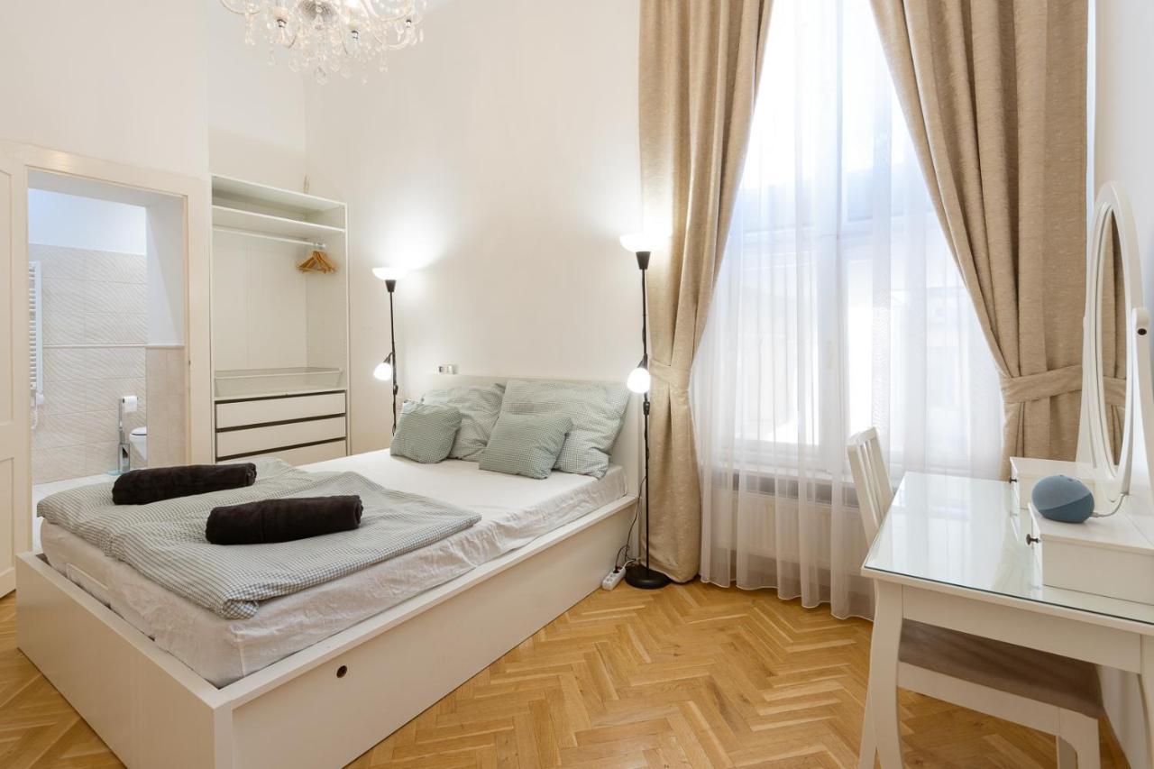 Garys Bright And Spacious Two Bedroom Flat Near Danube Budapest Kültér fotó