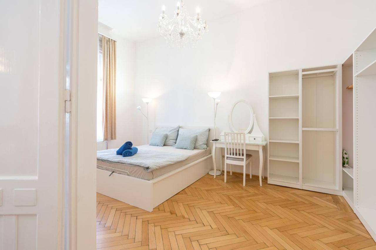 Garys Bright And Spacious Two Bedroom Flat Near Danube Budapest Kültér fotó