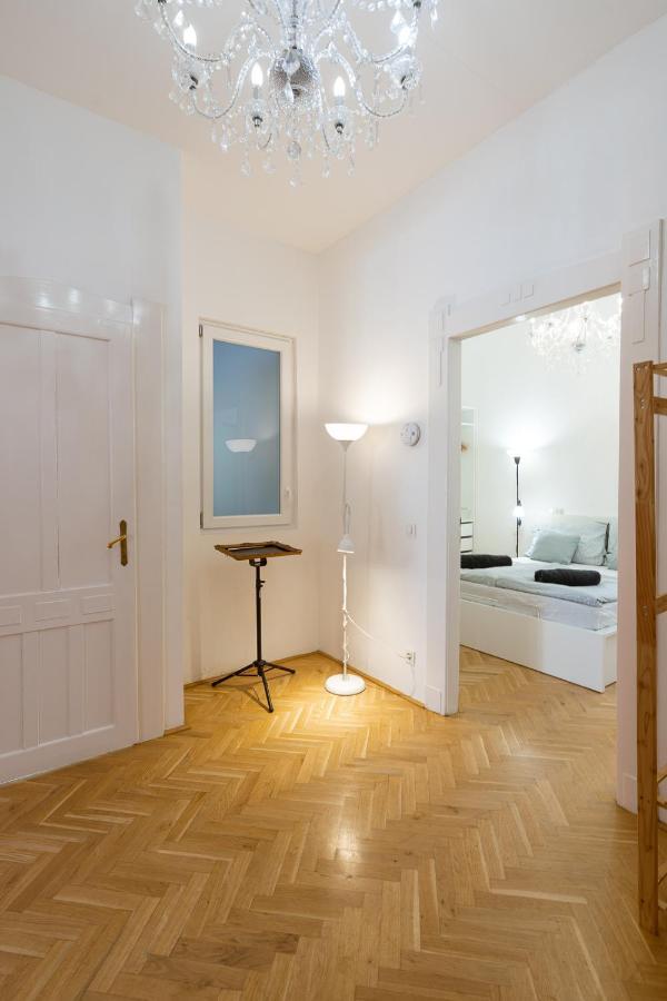 Garys Bright And Spacious Two Bedroom Flat Near Danube Budapest Kültér fotó