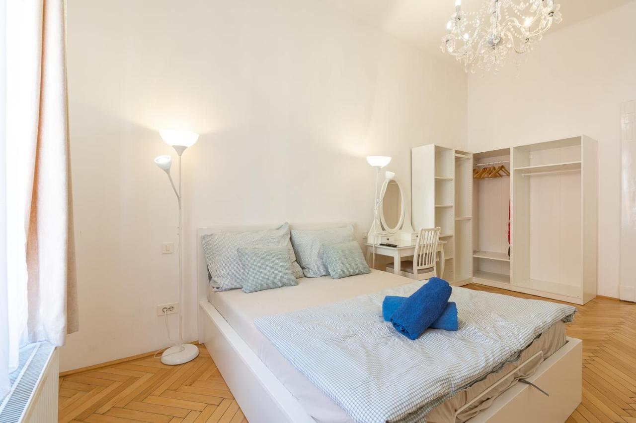 Garys Bright And Spacious Two Bedroom Flat Near Danube Budapest Kültér fotó