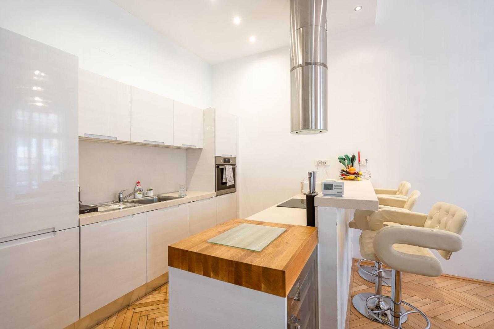 Garys Bright And Spacious Two Bedroom Flat Near Danube Budapest Kültér fotó